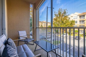 Property grounds - Disney Retreat-upgraded 3 bed Windsor Hills condo, close to water park and WDW! (Four Corners)