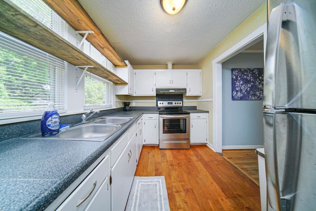 2BR Cottage w/Fenced yard & 2mins to med district