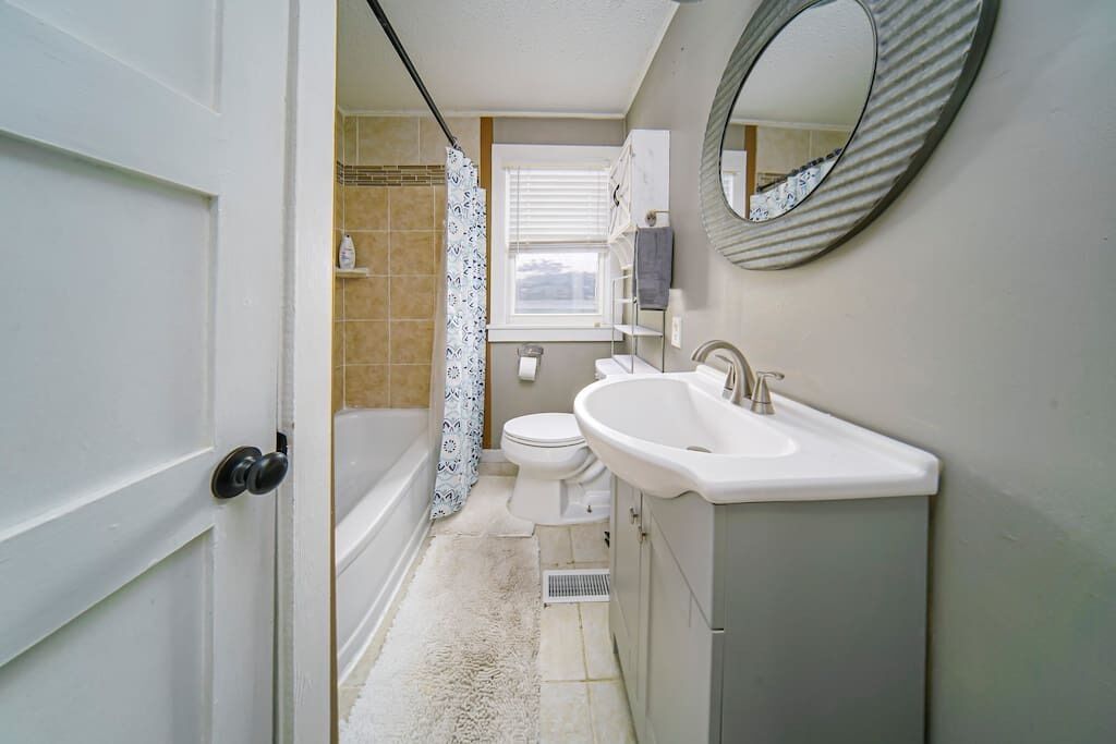 2BR Cottage w/Fenced yard & 2mins to med district