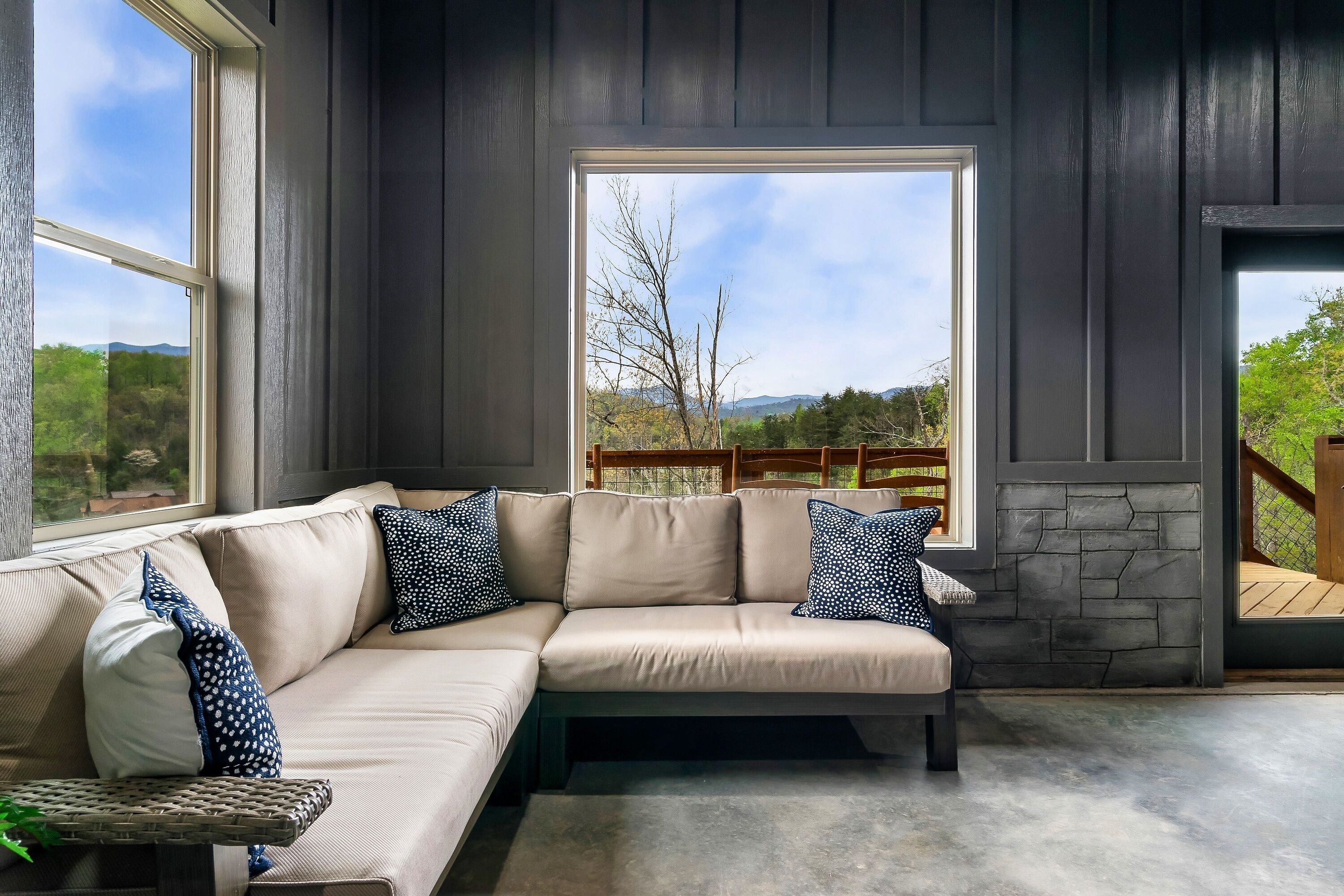 Amazing Pool Cabin-Spectacular Views -Sleeps 16 AND Location Location Location!!