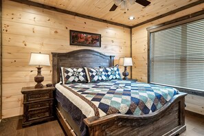 4 bedrooms, iron/ironing board, travel crib, free WiFi - Huge Pool Cabin with Spectacular Views - Last Minute Discounts! (Sevierville)