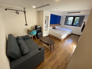 Superior Triple Room | Desk, free WiFi - Yesing Hotel (Taipei)