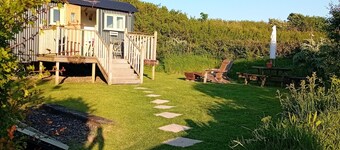 stayinhartland @ Quincecote shepherds hut