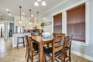 House, 4 Bedrooms | Private kitchen