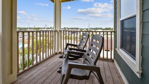 Maison, 4 chambres | Balcon