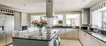 5 bedroom accommodation in Meifod
