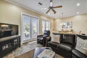 House, 3 Bedrooms | Living room - 7818 Thomas Drive by Vacations Perfected (Panama City Beach)