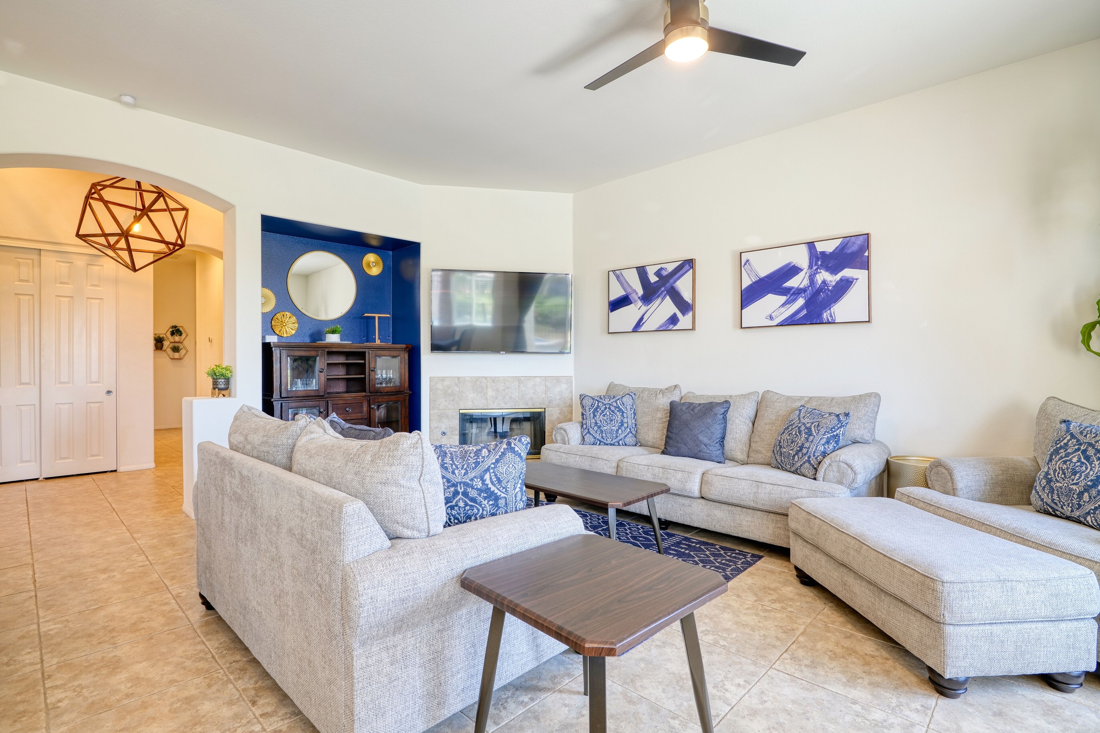 2200 sqft of Pure Bliss Cal-king, Hiking, Pickle Ball, Golfing, Swimming and You