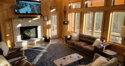 Dog-friendly chalet + hot tub, EV charger