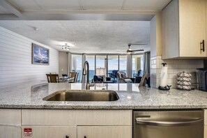 콘도, 침실 2개 | 전용 주방 | 오븐