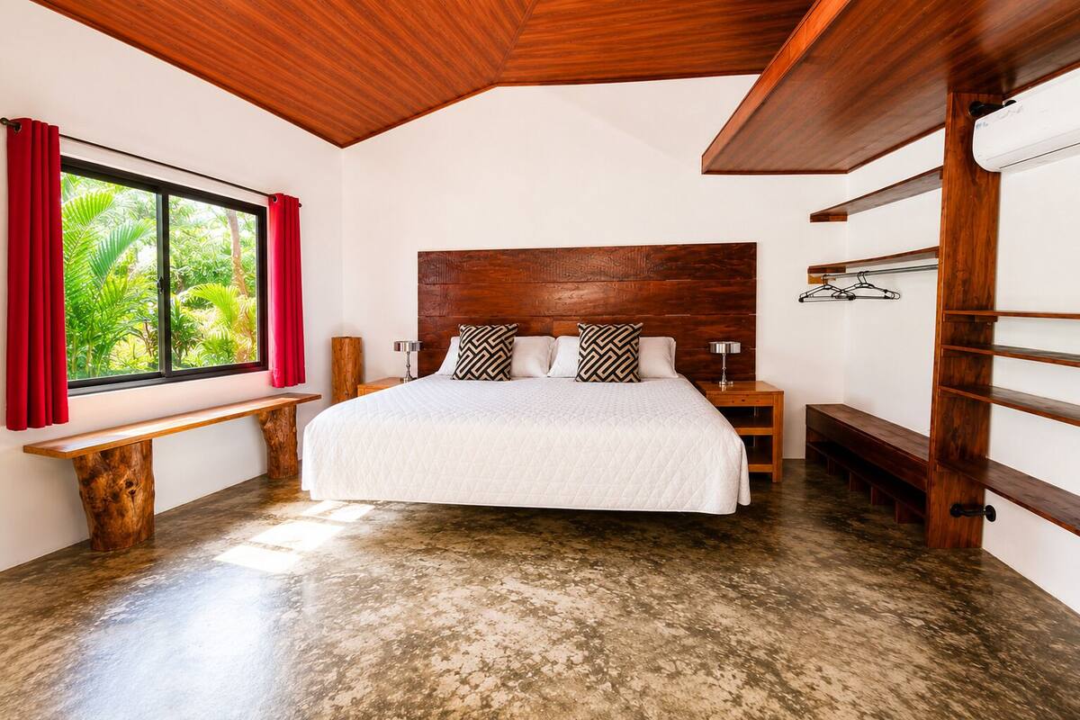 Comfort Studio Suite, Pool View | Egyptian cotton sheets, premium bedding, pillowtop beds, in-room safe