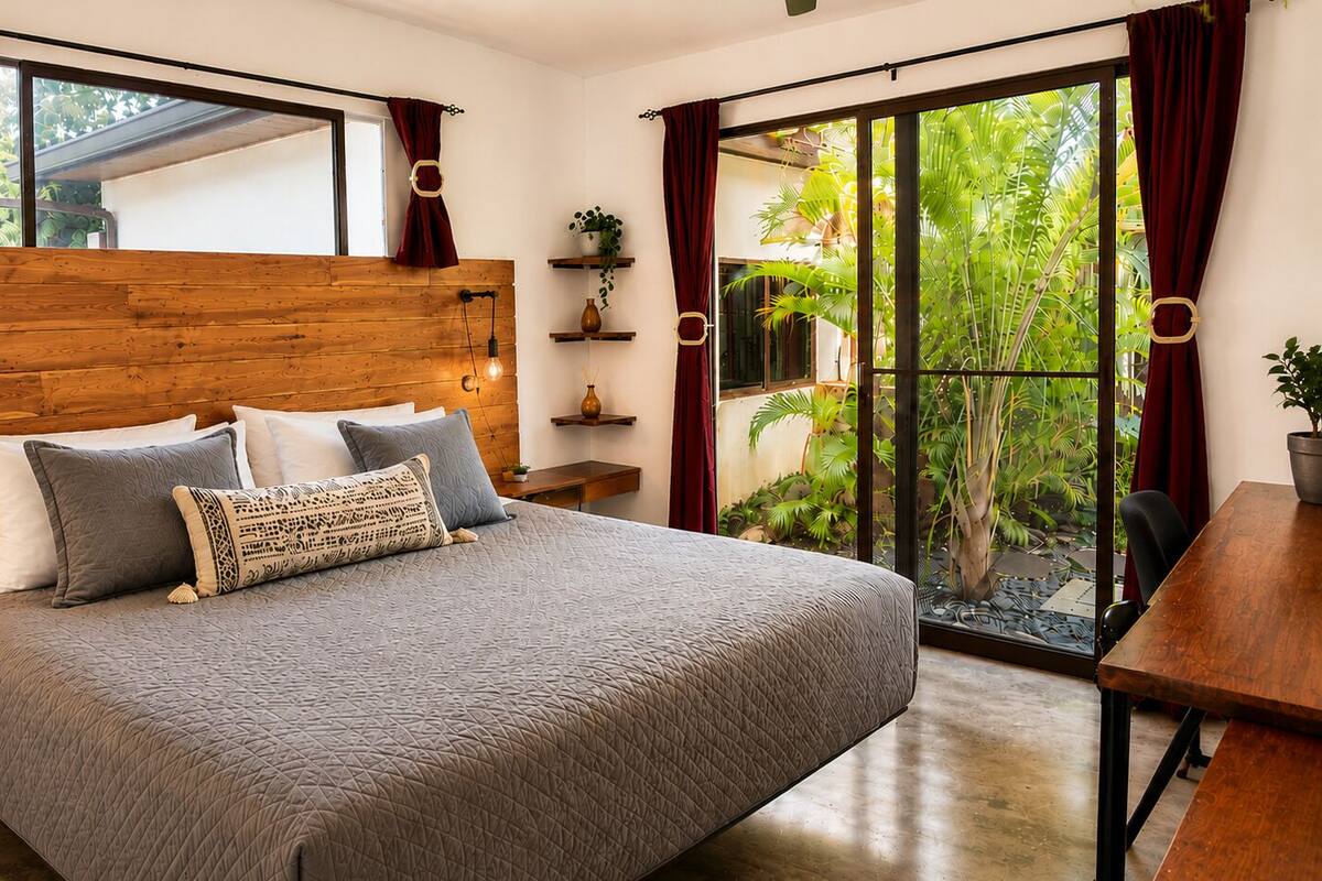 Deluxe Double Room, Pool View | Living area