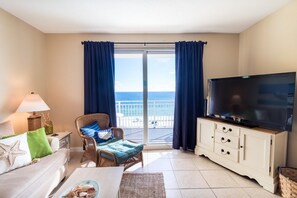 Condo, 2 chambres | Aire de séjour