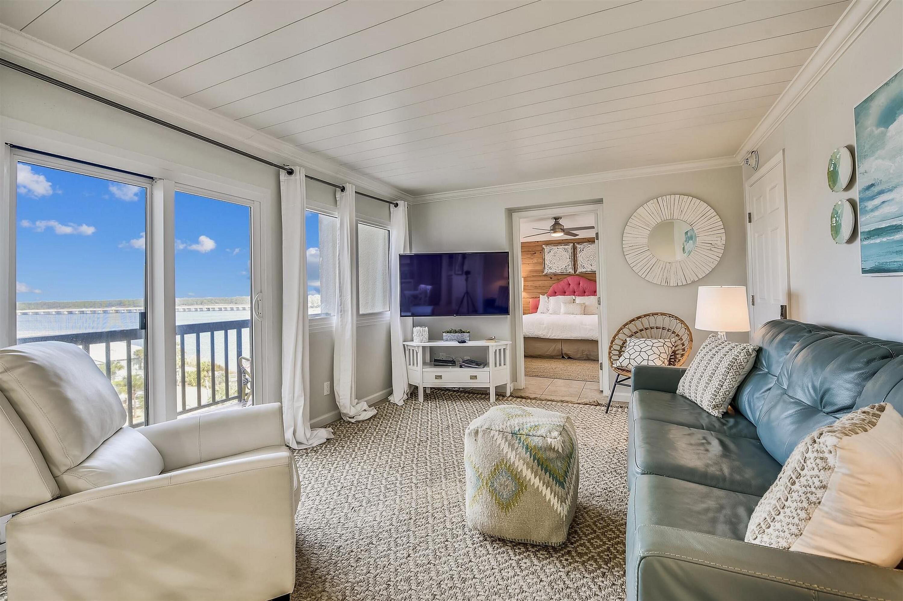 Condo, 3 Bedrooms | Living room