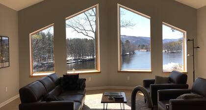 Private location with spectacular river and mountain views!