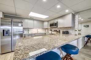 Private kitchen - Sugar Beach A6 by Vacations Perfected (Panama City Beach)