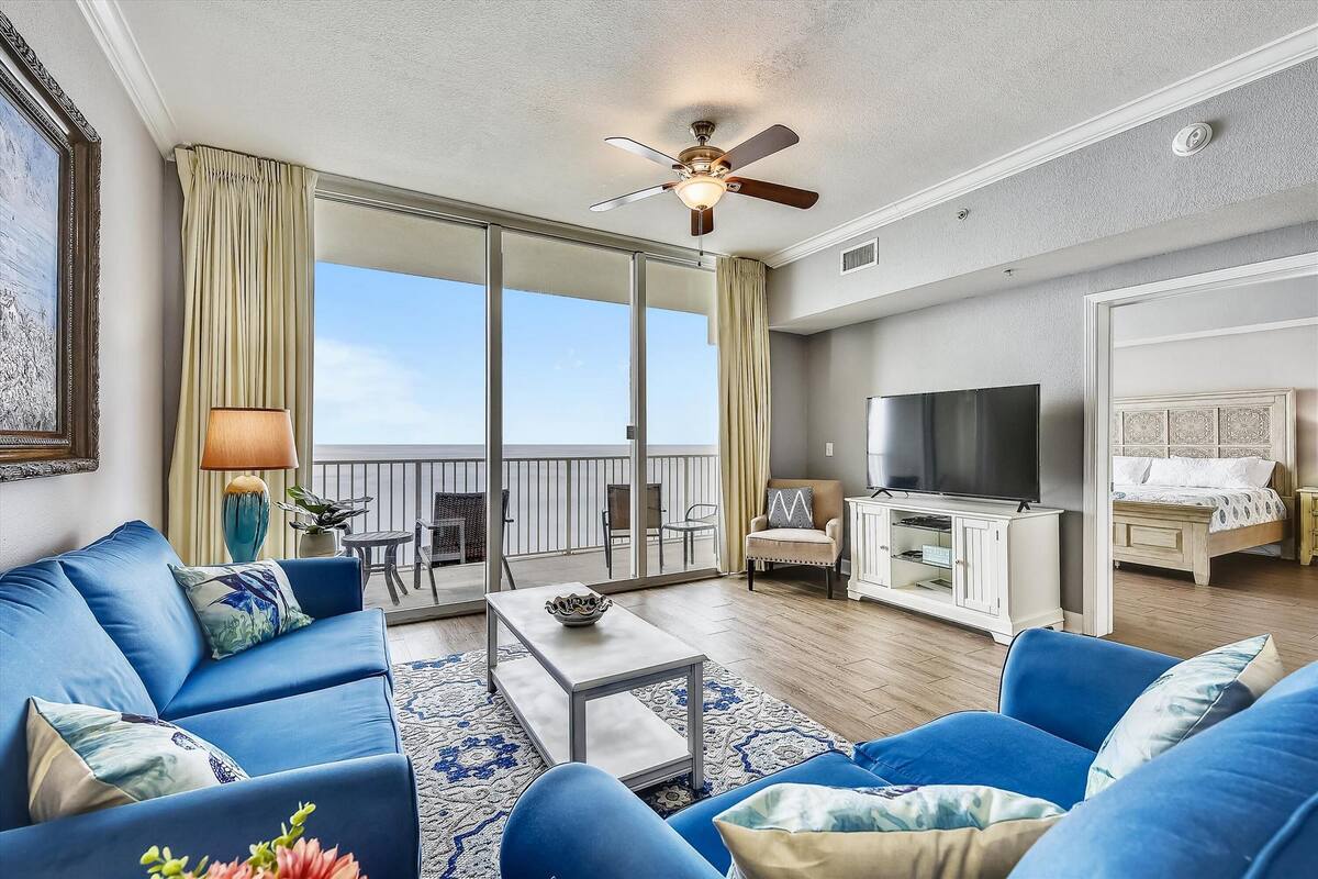 Condo, 1 Bedroom | Living room