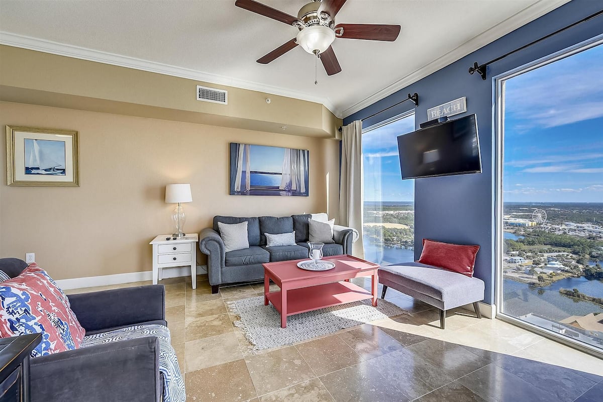 Condo, 1 Bedroom | Living area