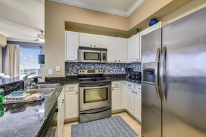 Condo, 1 Bedroom | Private kitchen