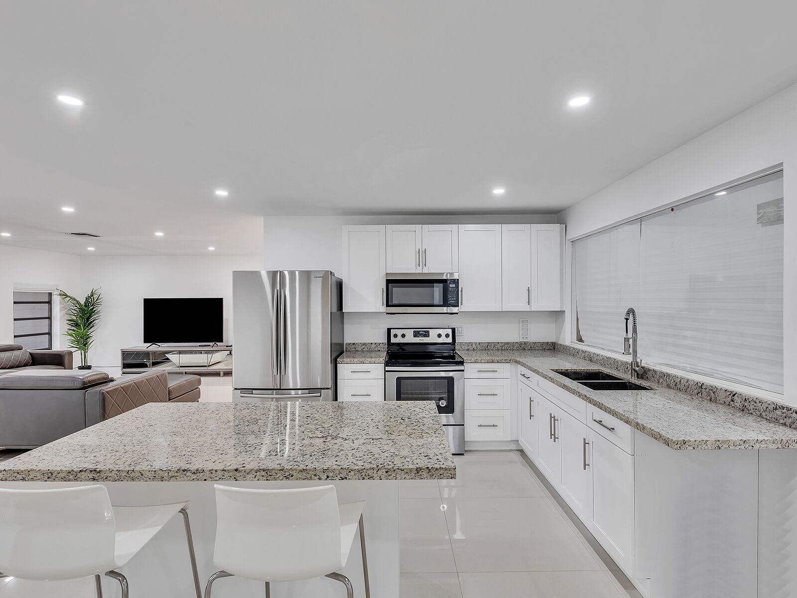 Grand Luxurious Villa, Secluded Backyard Oasis