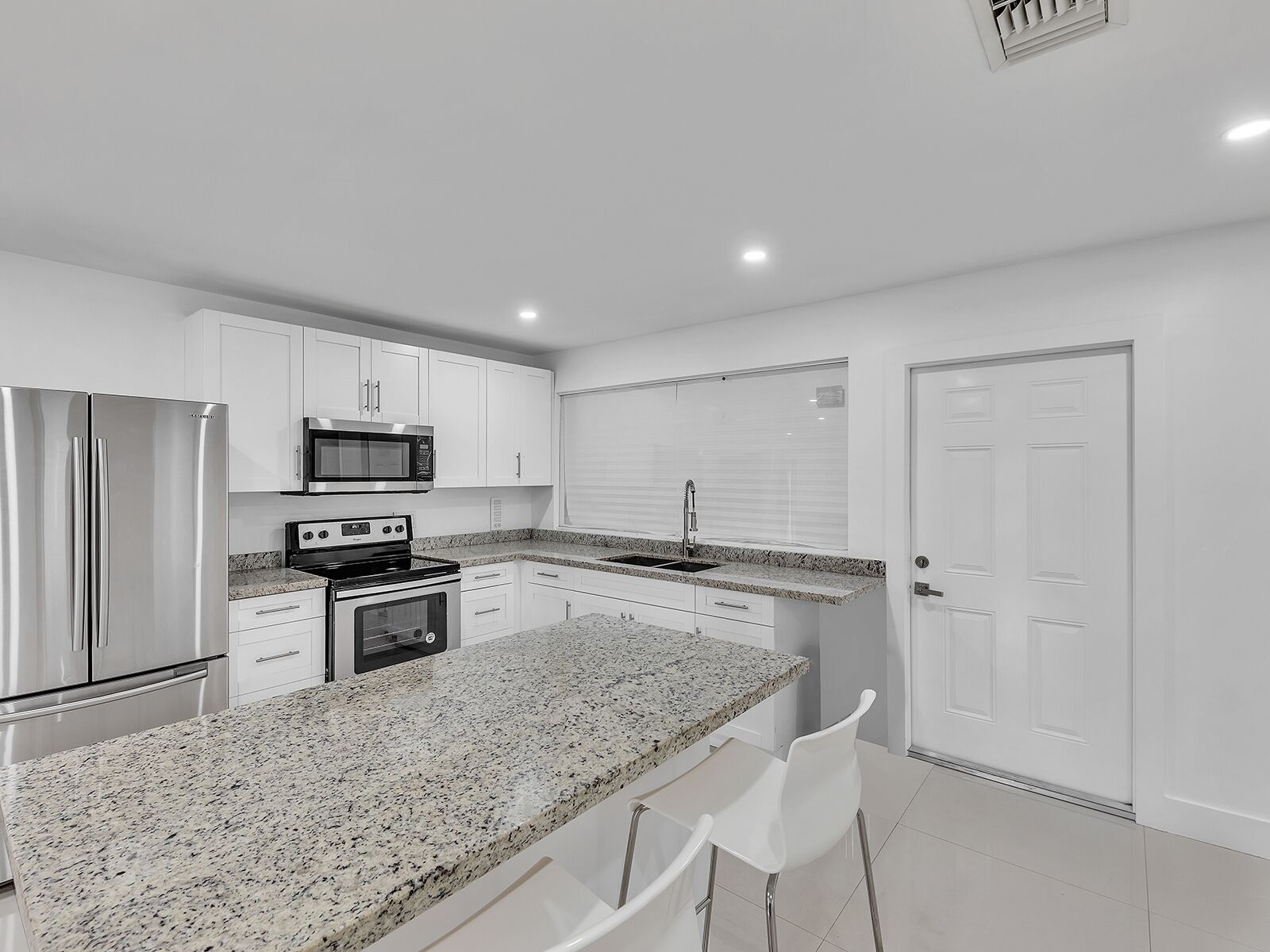 Grand Luxurious Villa, Secluded Backyard Oasis