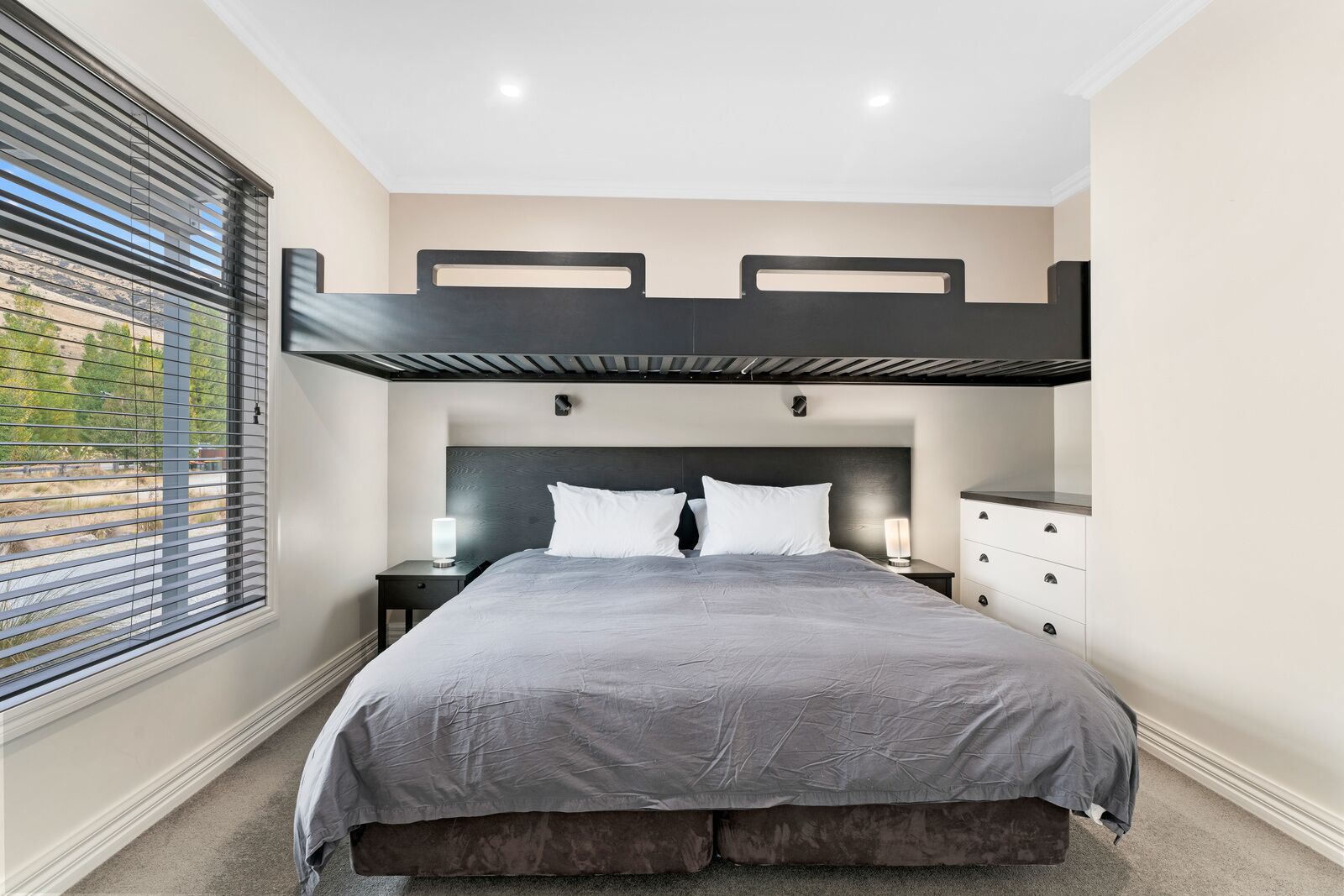 2 makuuhuonetta, silitysrauta/-lauta, Wi-Fi, vuodevaatteet