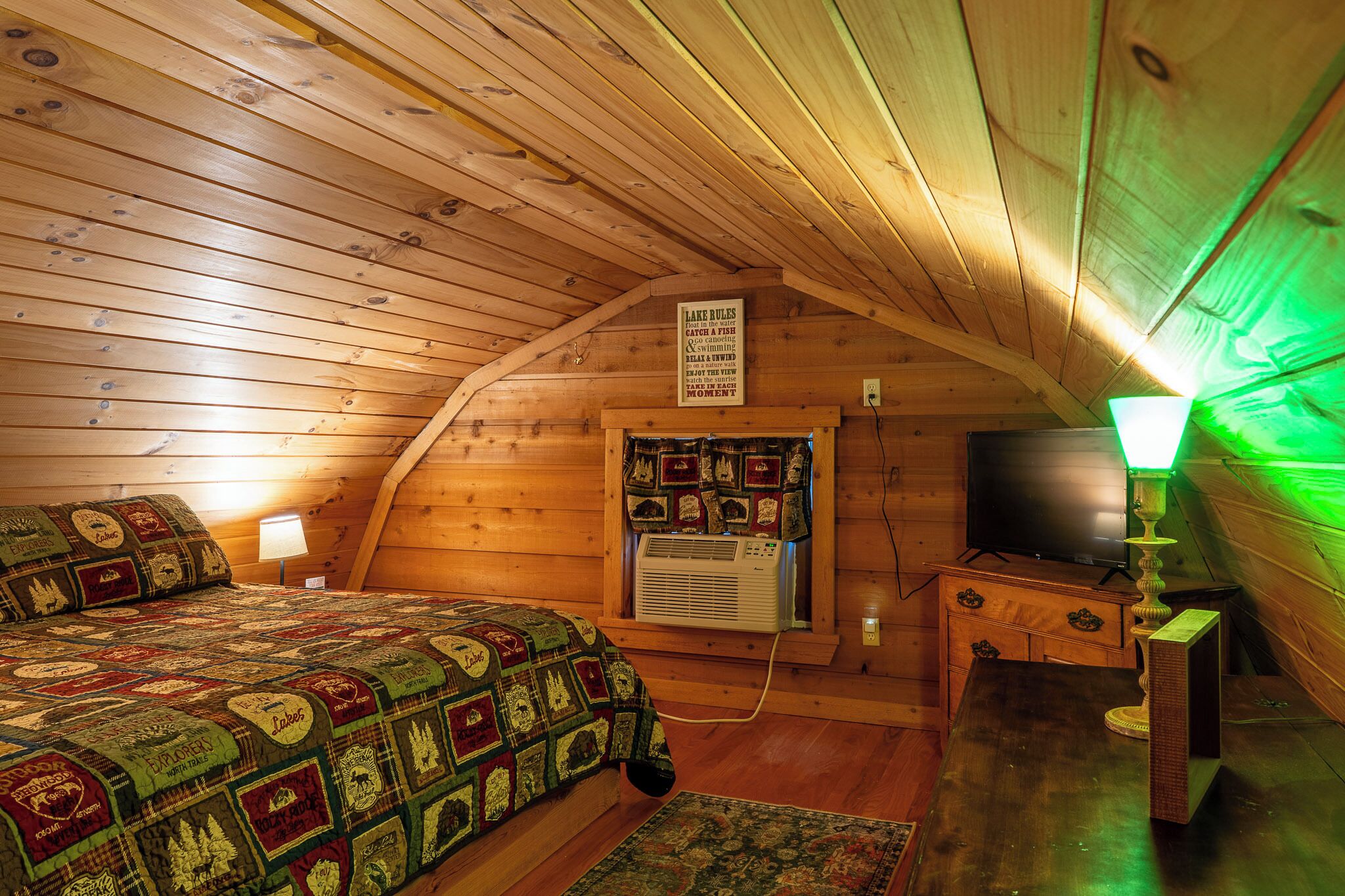 2 多间卧室、办公桌、熨斗/熨衣板、免费 WiFi