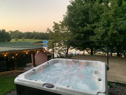 Lakeside Cabin Near Holiday World Perfect for Families & Friends