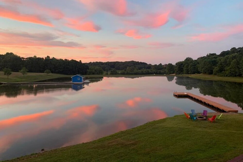 Lakeside Cabin Near Holiday World Perfect for Families & Friends