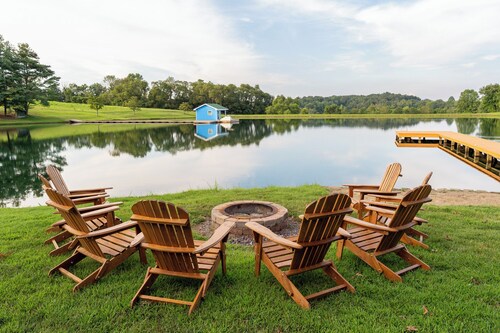 Lakeside Cabin Near Holiday World Perfect for Families & Friends