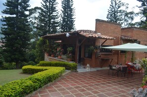 Front of property - Hotel campestre (Copacabana)