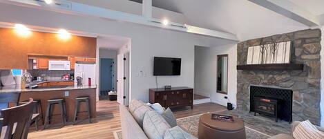 Smart TV, futbolito y libros