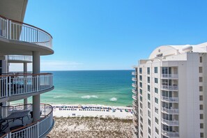 On the beach - Skyview Penthouse | 🌊 Gulf-Front End Unit | Beach Chairs | Panoramic Views ☀️ (Navarre)
