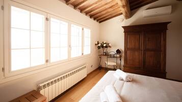Luxury-Villa | 5 Schlafzimmer, Verdunkelungsvorhänge, Bügeleisen/Bügelbrett