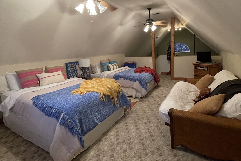 Cozy, cabin in the woods perfect for hanging out.