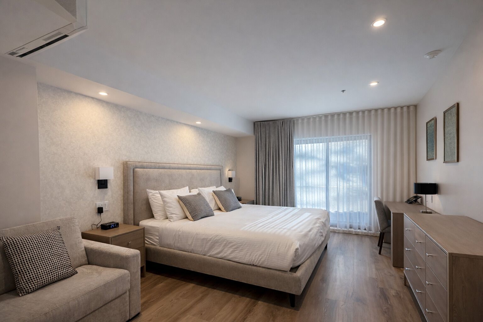 Luxury Room, 1 Bedroom | Hypo-allergenic bedding, in-room safe, blackout curtains