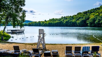 Playa privada, sillas reclinables de playa, kayak, pesca