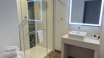 Luxury Room, 1 Bedroom | Bathroom | Shower, rainfall showerhead, free toiletries, hair dryer