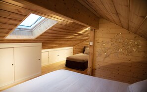 3 soverom, strykejern/-brett, internettilgang og sengetøy