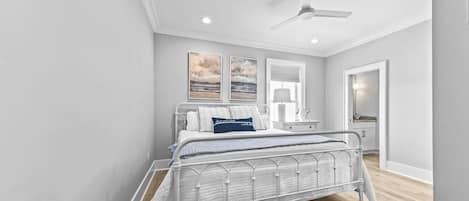 3 habitaciones, tabla de planchar con plancha y cuna de viaje
