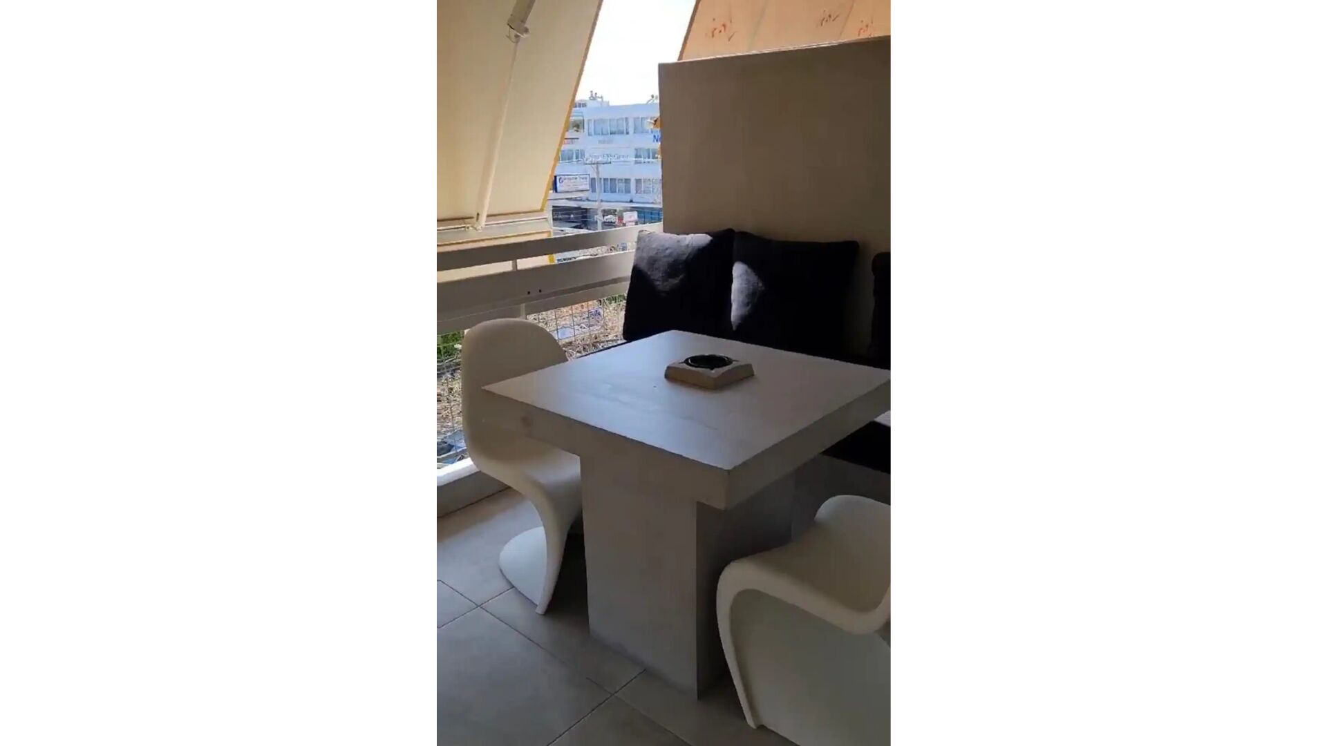 Luxury Apartment near the Sea.