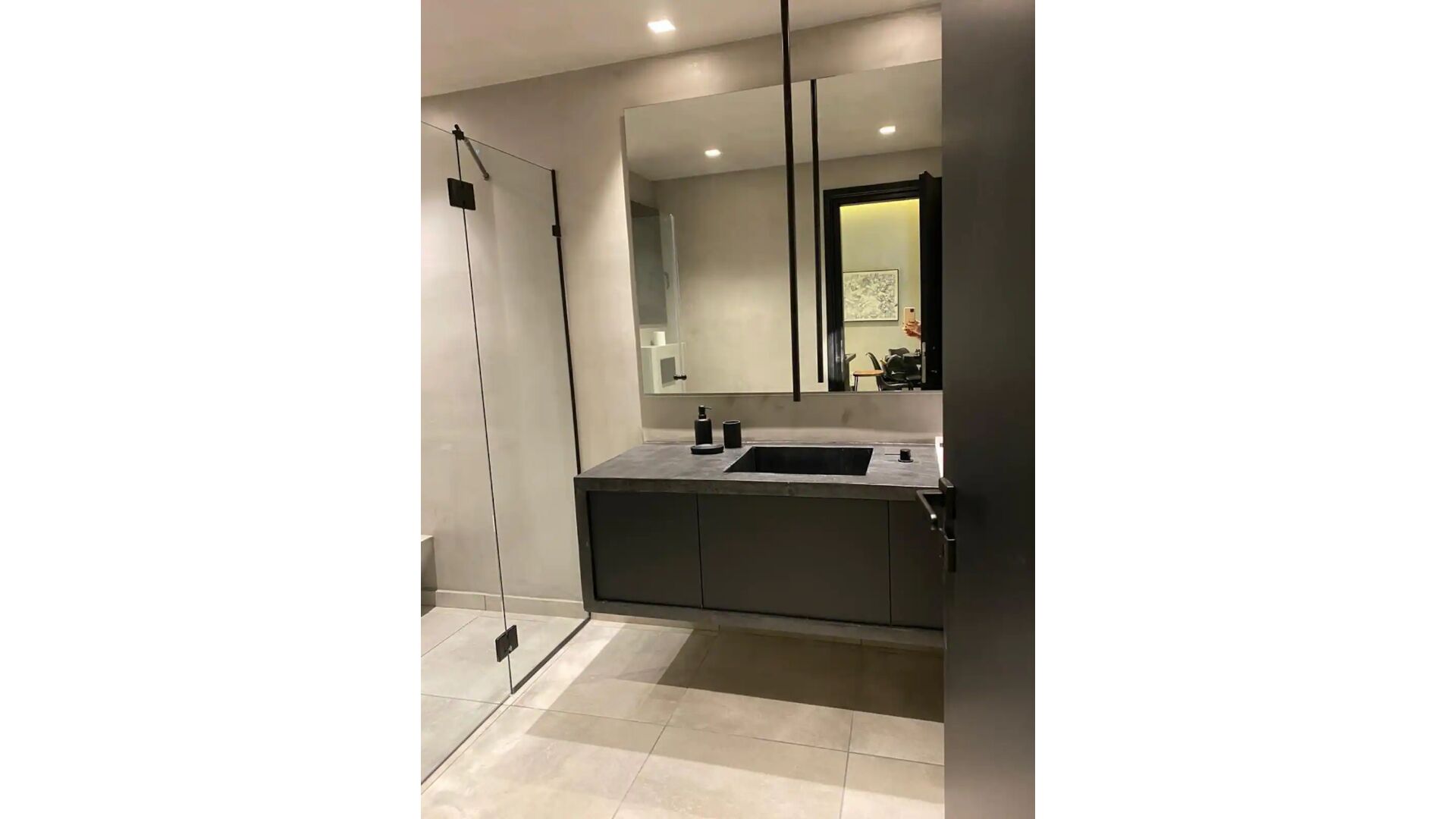 Luxury Apartment near the Sea.