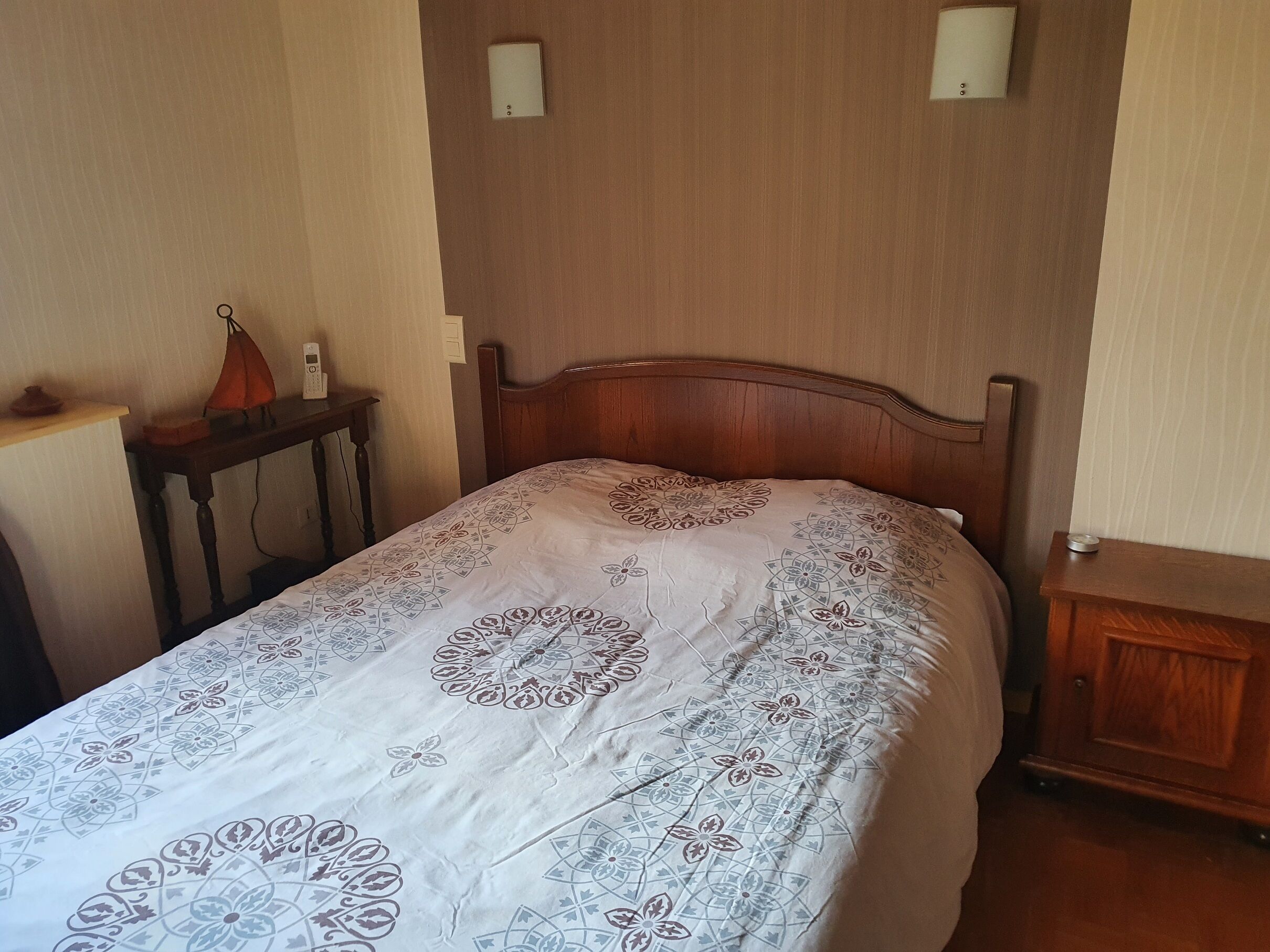 2 bedrooms, iron/ironing board, bed sheets