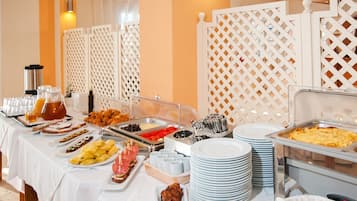 Free daily buffet breakfast