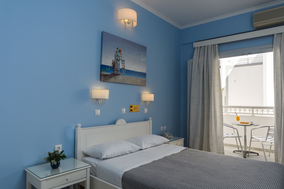 Classic Double Room Single Use | In-room safe, iron/ironing board, free WiFi, bed sheets