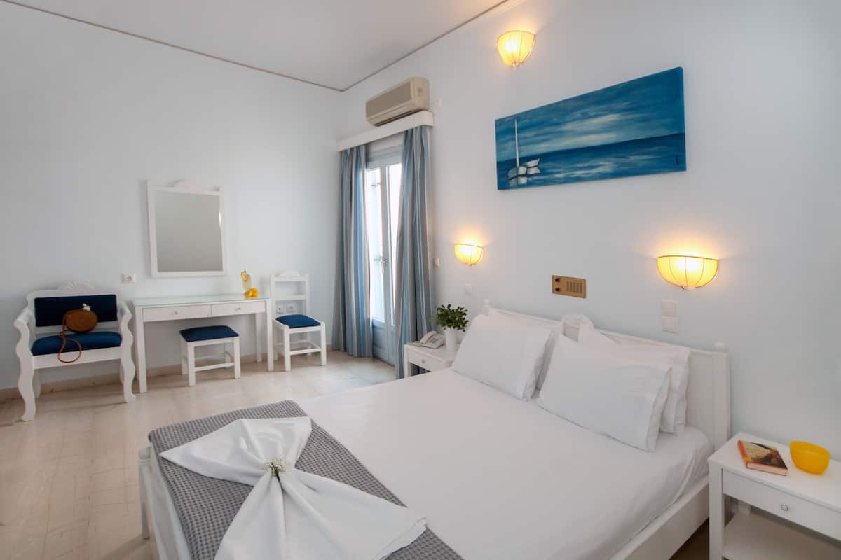 In-room safe, iron/ironing board, free WiFi, bed sheets