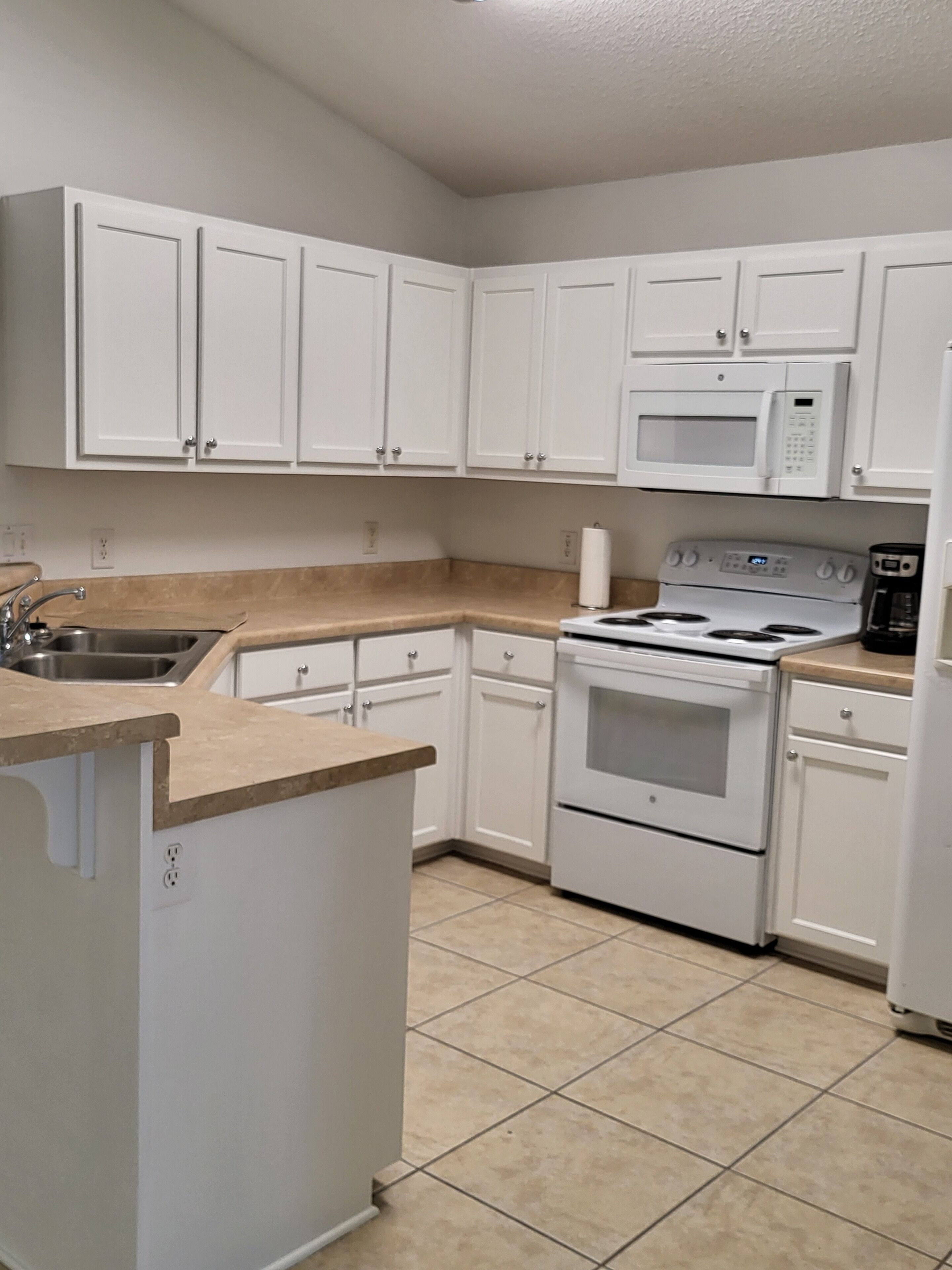 Beautiful Pet Friendly 4 bedroom, 2 Ba Home, 10 min to Beautiful Pensacola Beach