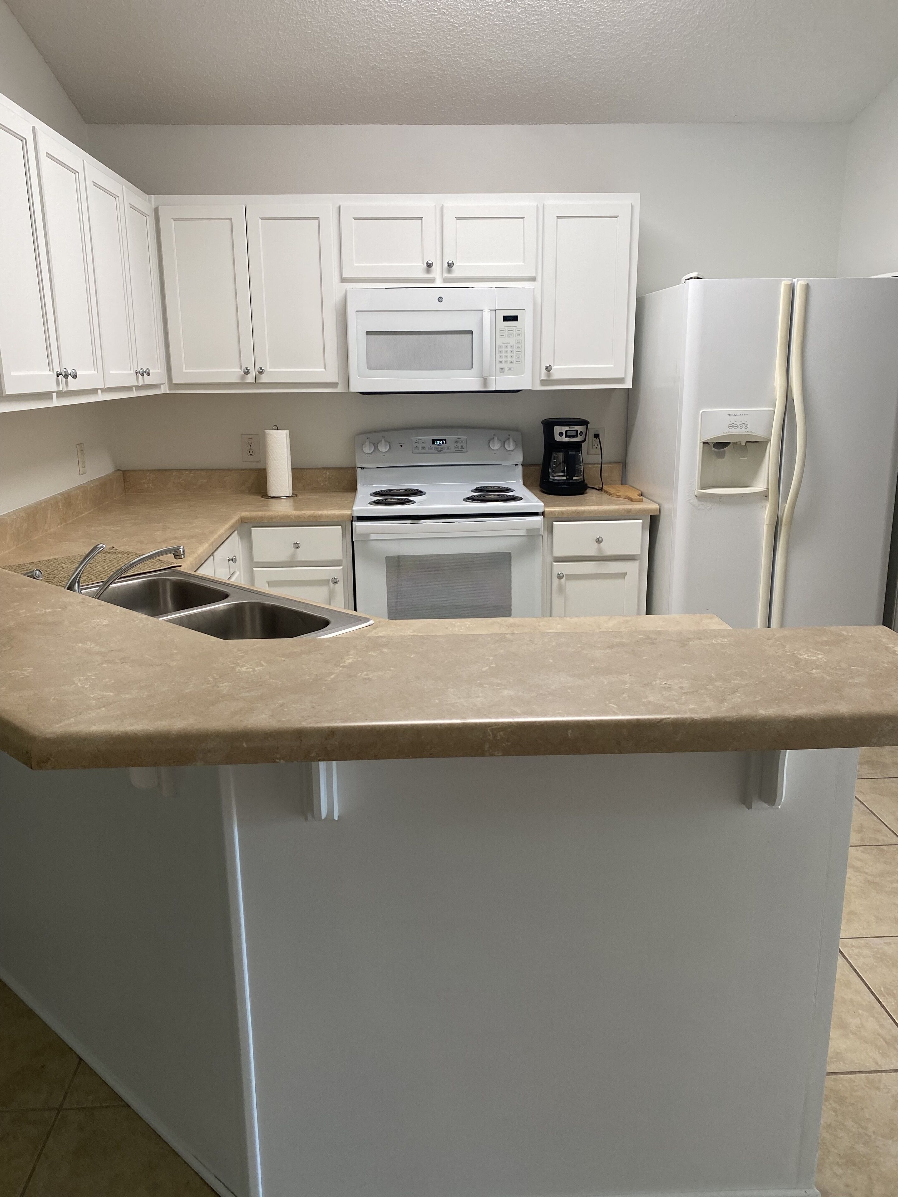 Beautiful Pet Friendly 4 bedroom, 2 Ba Home, 10 min to Beautiful Pensacola Beach