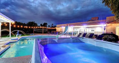 ScottsdaleStays 8BR Multimillion Estate–Pool, Hot Tub, Sports Courts, Acre Yard