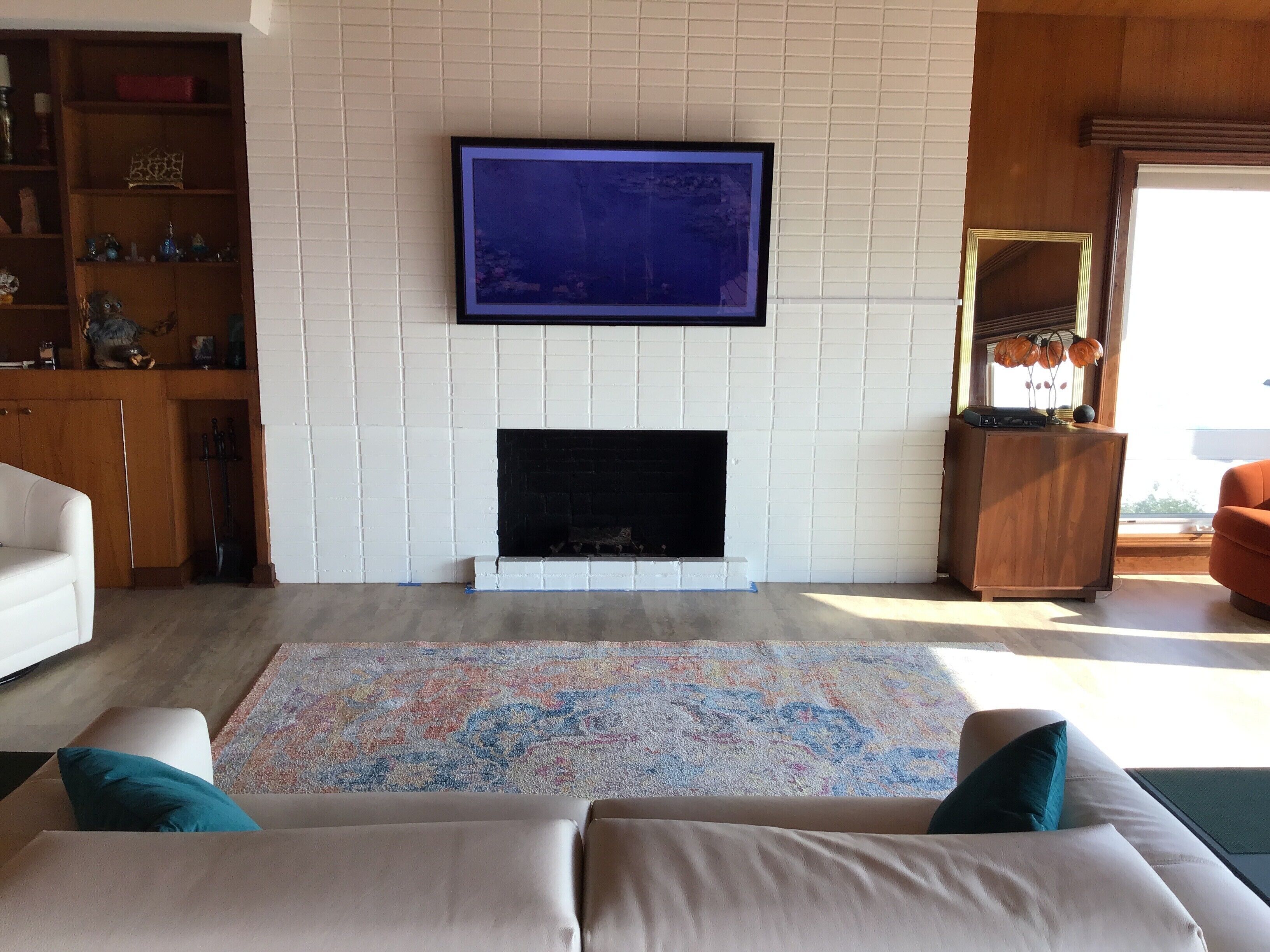 Beach house with amazing views of waves crashing over the rocks. Spacious/unique